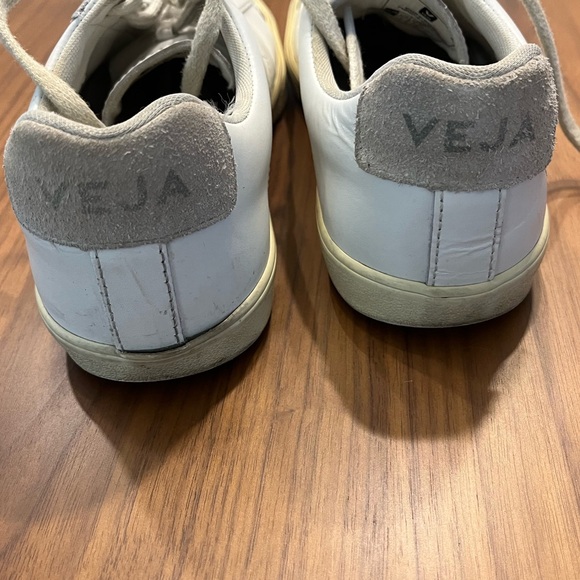 Veja Esplar Leather Sneakers - Picture 9 of 11